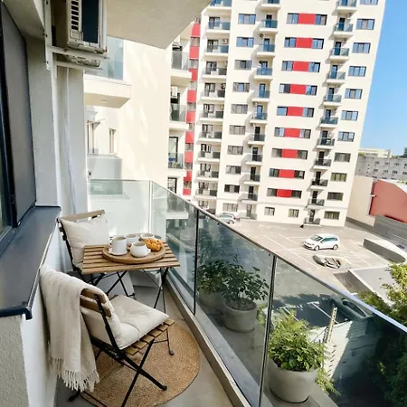 Elegant Apartment *